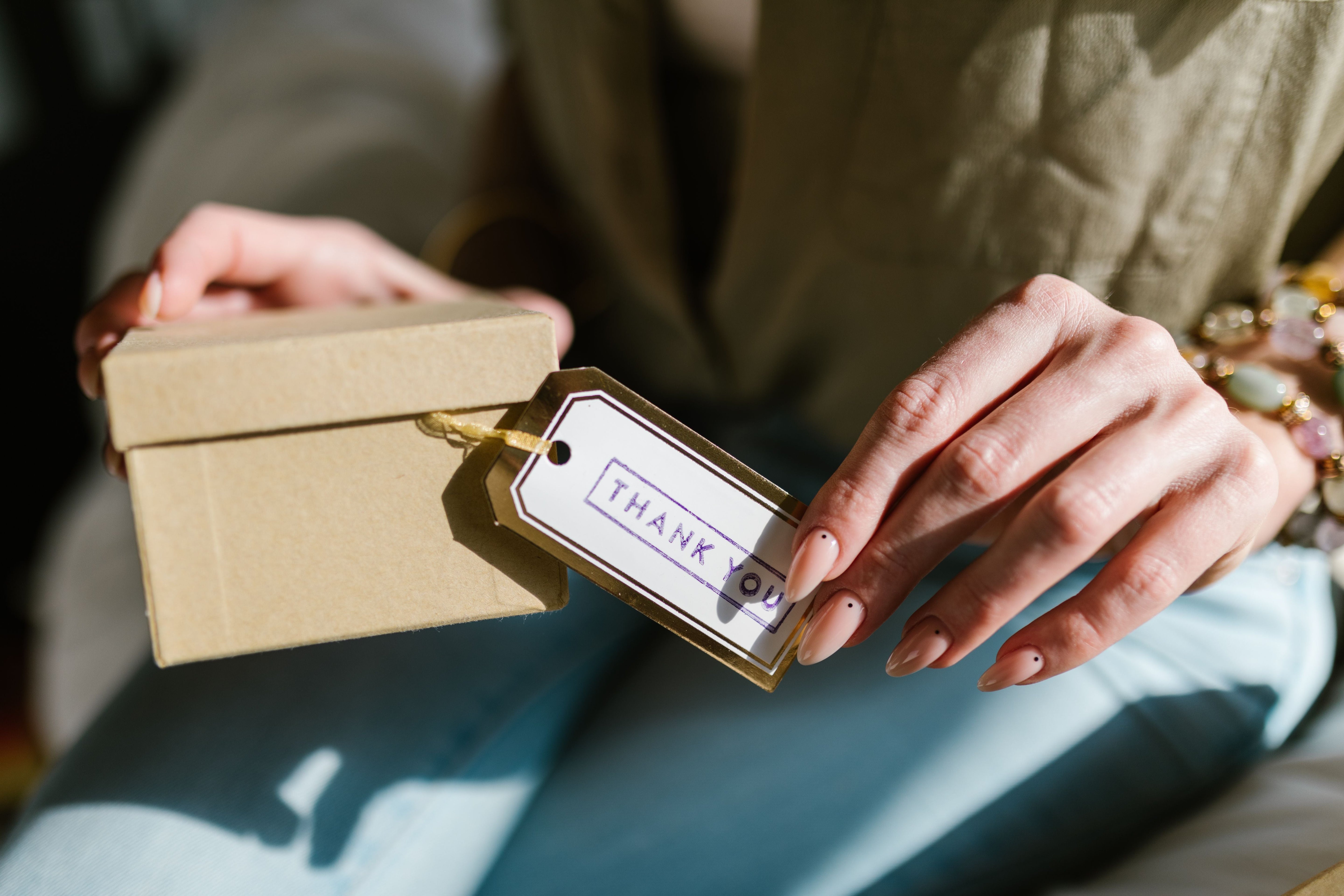 How Year-End Gifts Strengthen Employee Belonging
